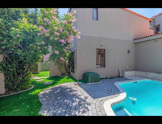 4 BEDROOM PROPERTY TO RENT IN BEDFORD PARK